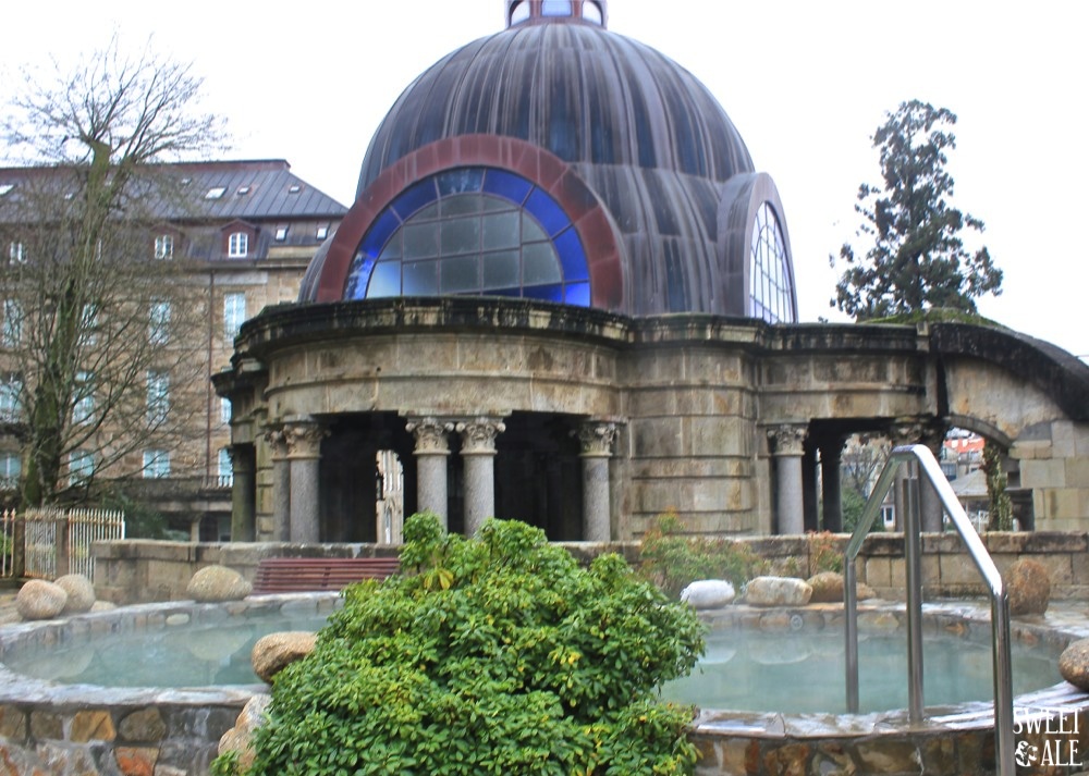 piscina agua caliente & cúpula fuente